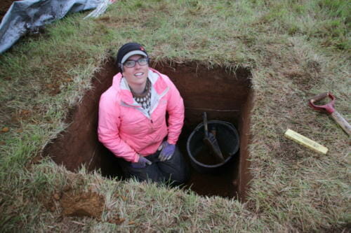 Kat in a hole